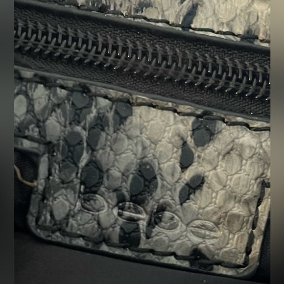 Bebe Lottie Black Snake Print Textured Fx Leather Double Zip Entry Clutch - Picture 9 of 15